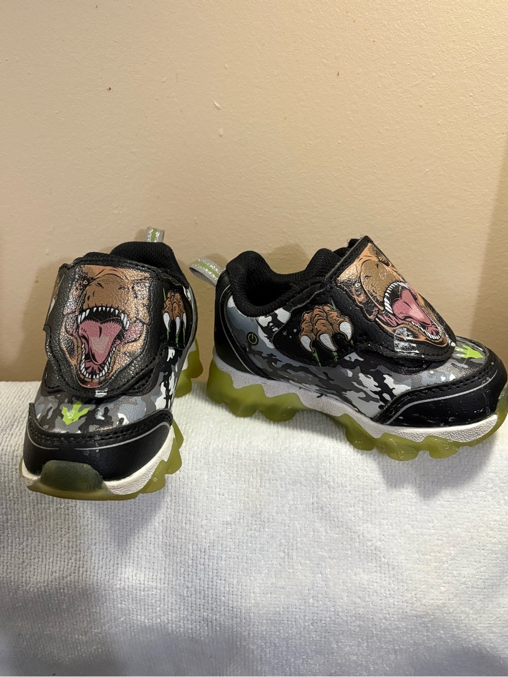 Kids Dino Light-Up Sneakers in Black & Green
